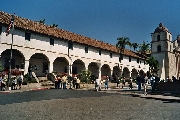 Kloster und Teilansicht der Kirche von Santa Barbara