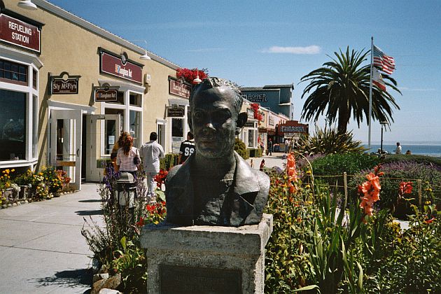 Büste des Schriftstellers John Steinbeck in Monterey
