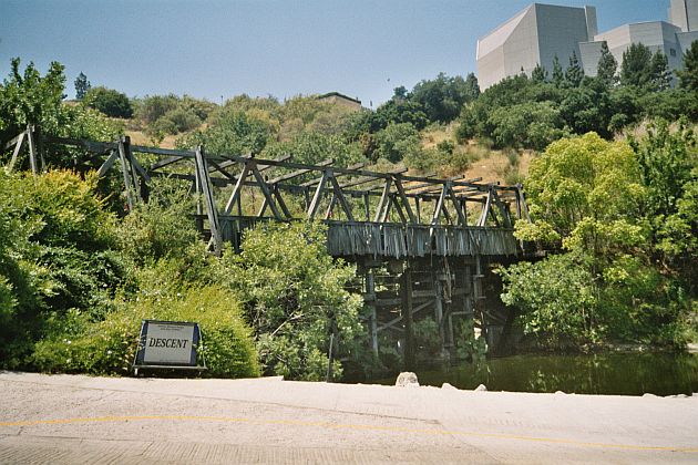 Die Brücke, die sich nach dem Einsturz selbst repariert